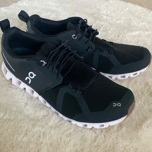 On Cloud Running shoes size 9